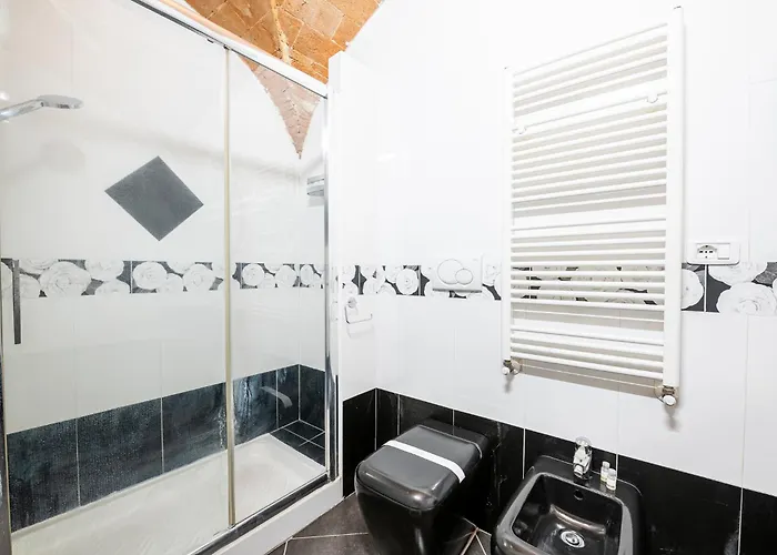 New Romantic Suite With Private Jacuzzi & Fast Wifi In Historic Center Of Grosseto