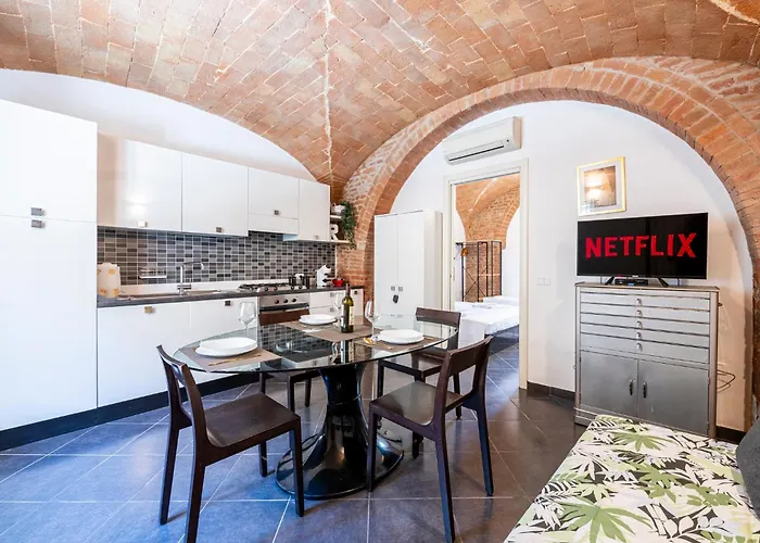 New Romantic Suite With Private Jacuzzi & Fast Wifi In Historic Center Of Grosseto
